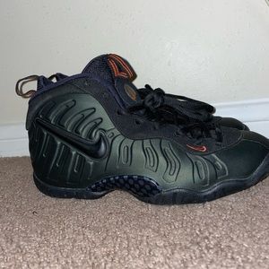 Foam posits, never worn size 6 1/2 dark green new without tags no box